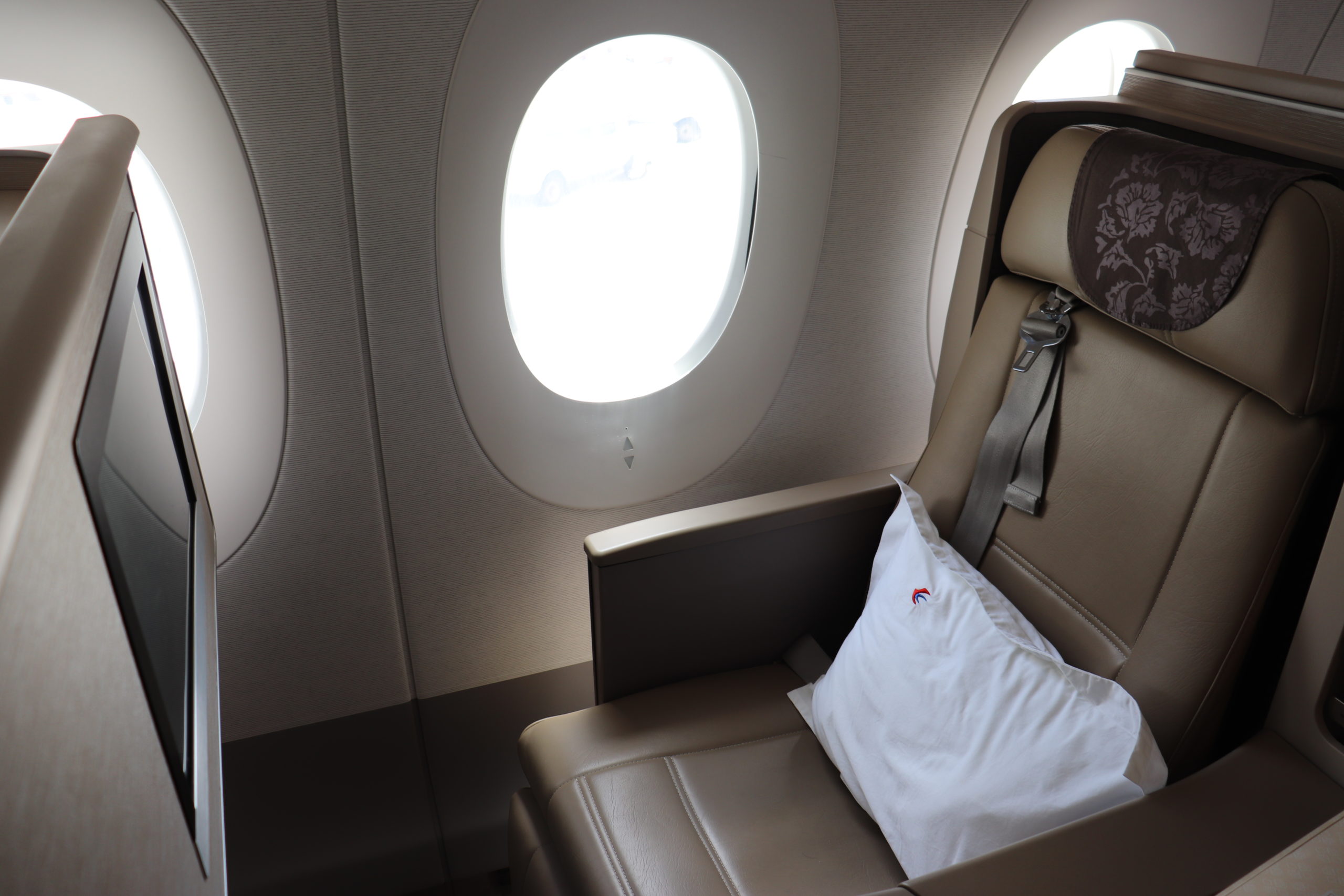 ヨーロッパ旅行 Part2 最新鋭機a350 個室ビジネスクラスでスペイン マドリードへ 中国東方航空 上海浦東 マドリード 搭乗記 Nissa Life
